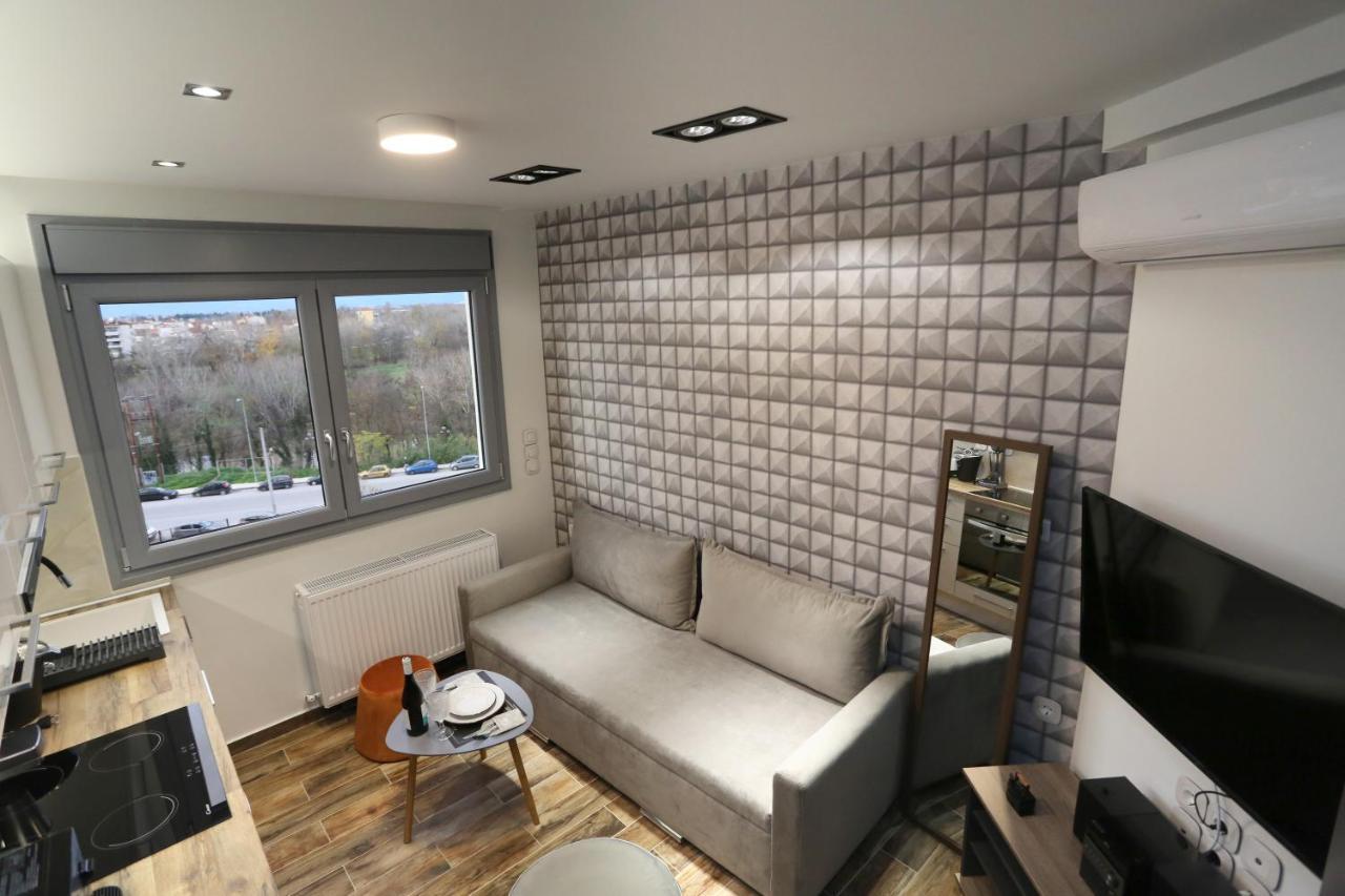 LA Larissa Luxury Apartments Dafne Extérieur photo